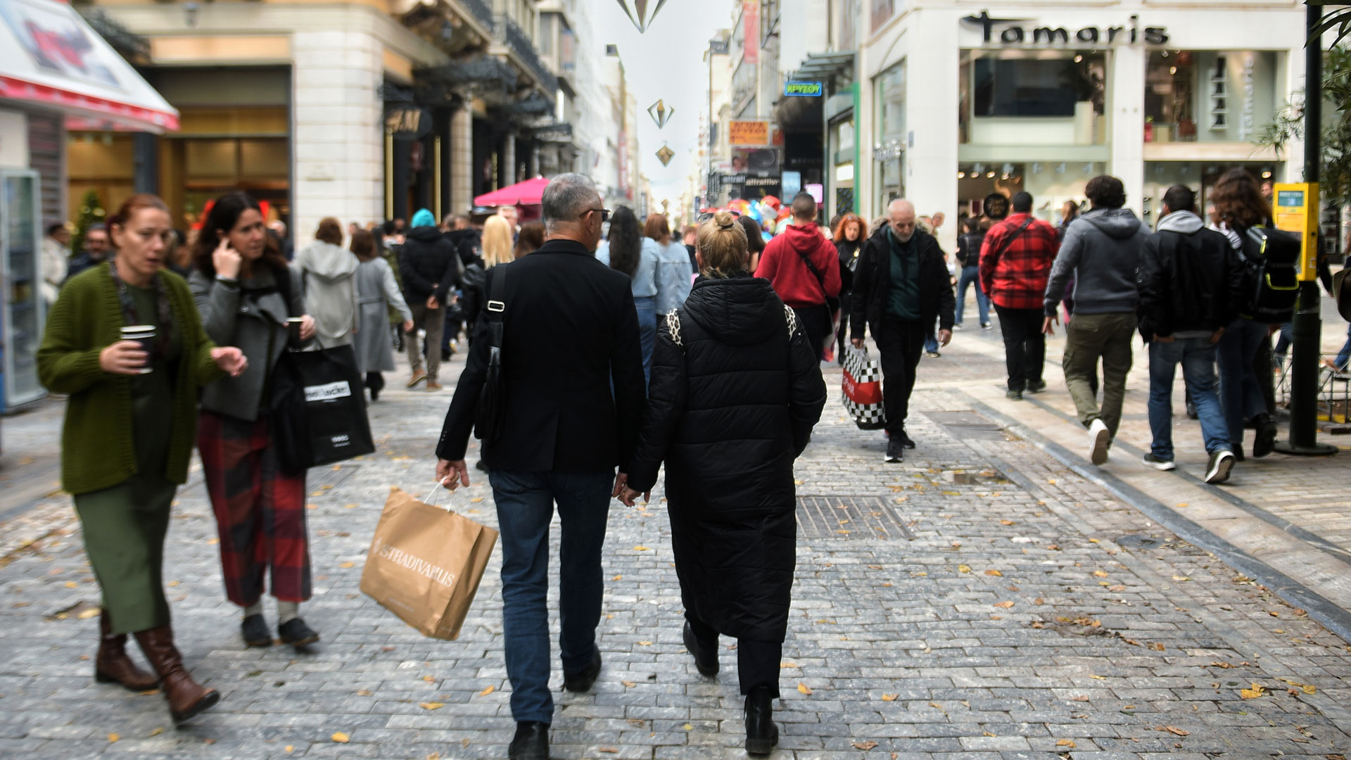 Black Friday: «Βούλιαξε» το κέντρο της Αθήνας – Εικόνες από την Ερμού-3