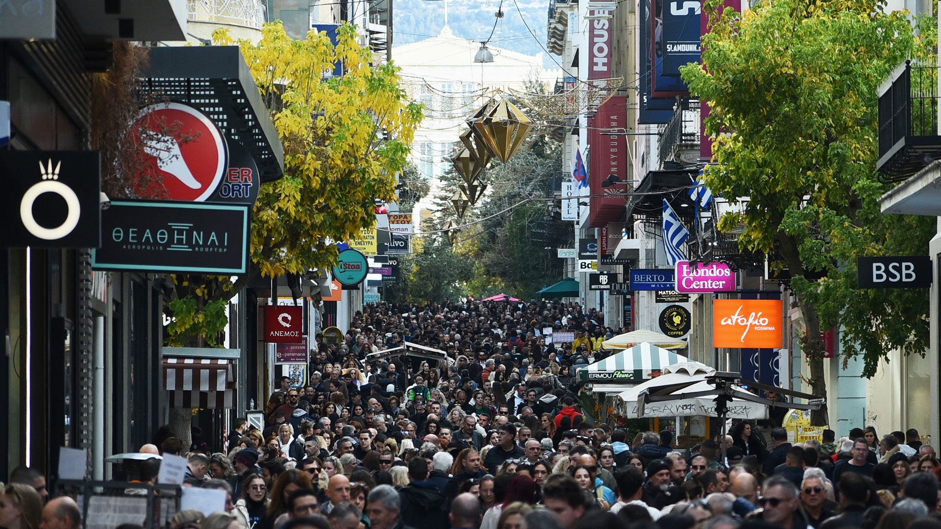 Black Friday: «Βούλιαξε» το κέντρο της Αθήνας – Εικόνες από την Ερμού-1