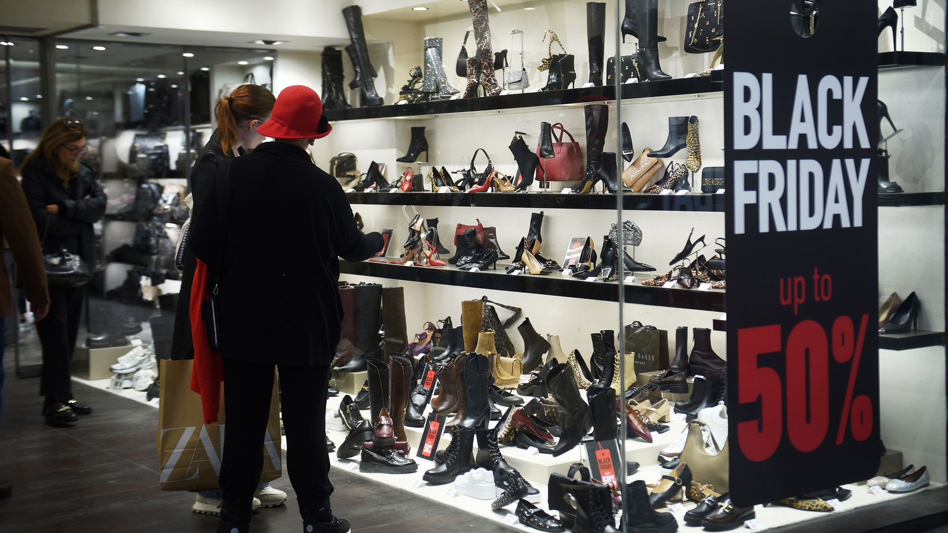 Black Friday: «Βούλιαξε» το κέντρο της Αθήνας – Εικόνες από την Ερμού-4