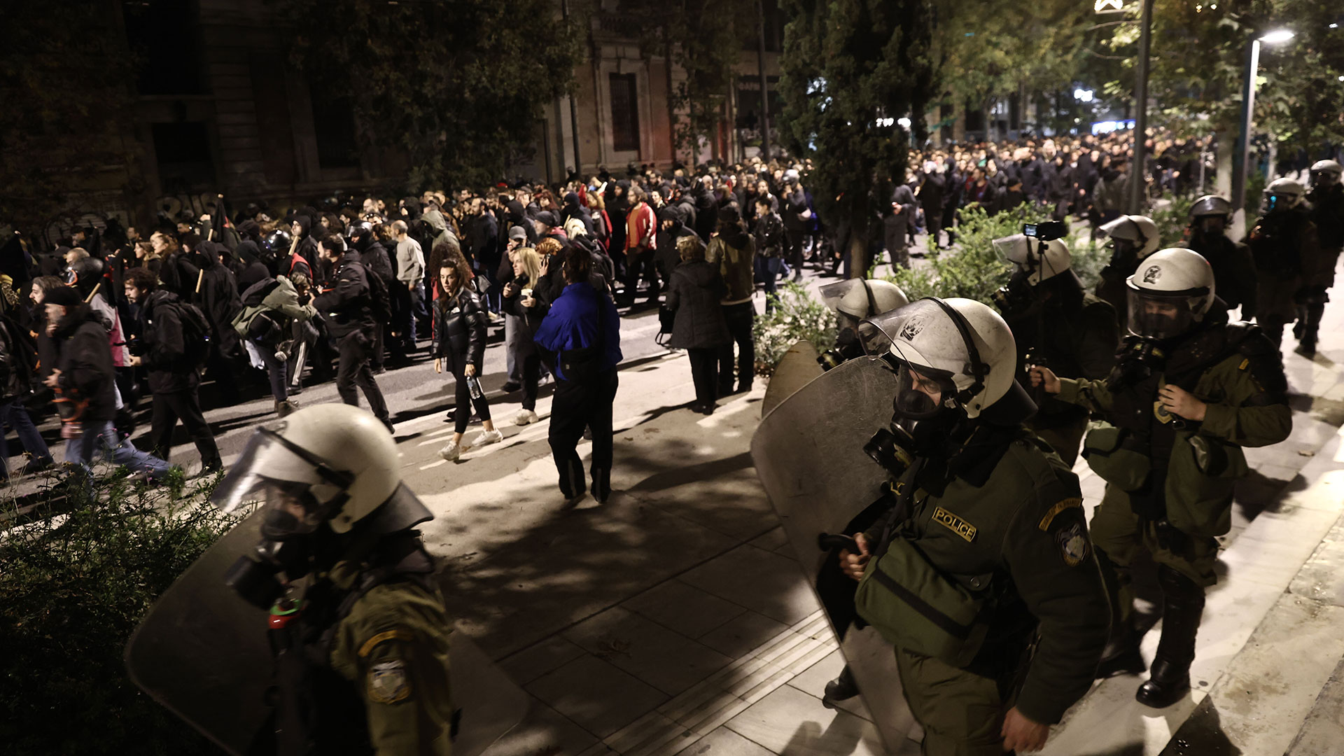 Επέτειος δολοφονίας Γρηγορόπουλου: Μαζική η πορεία, 66 προσαγωγές-11