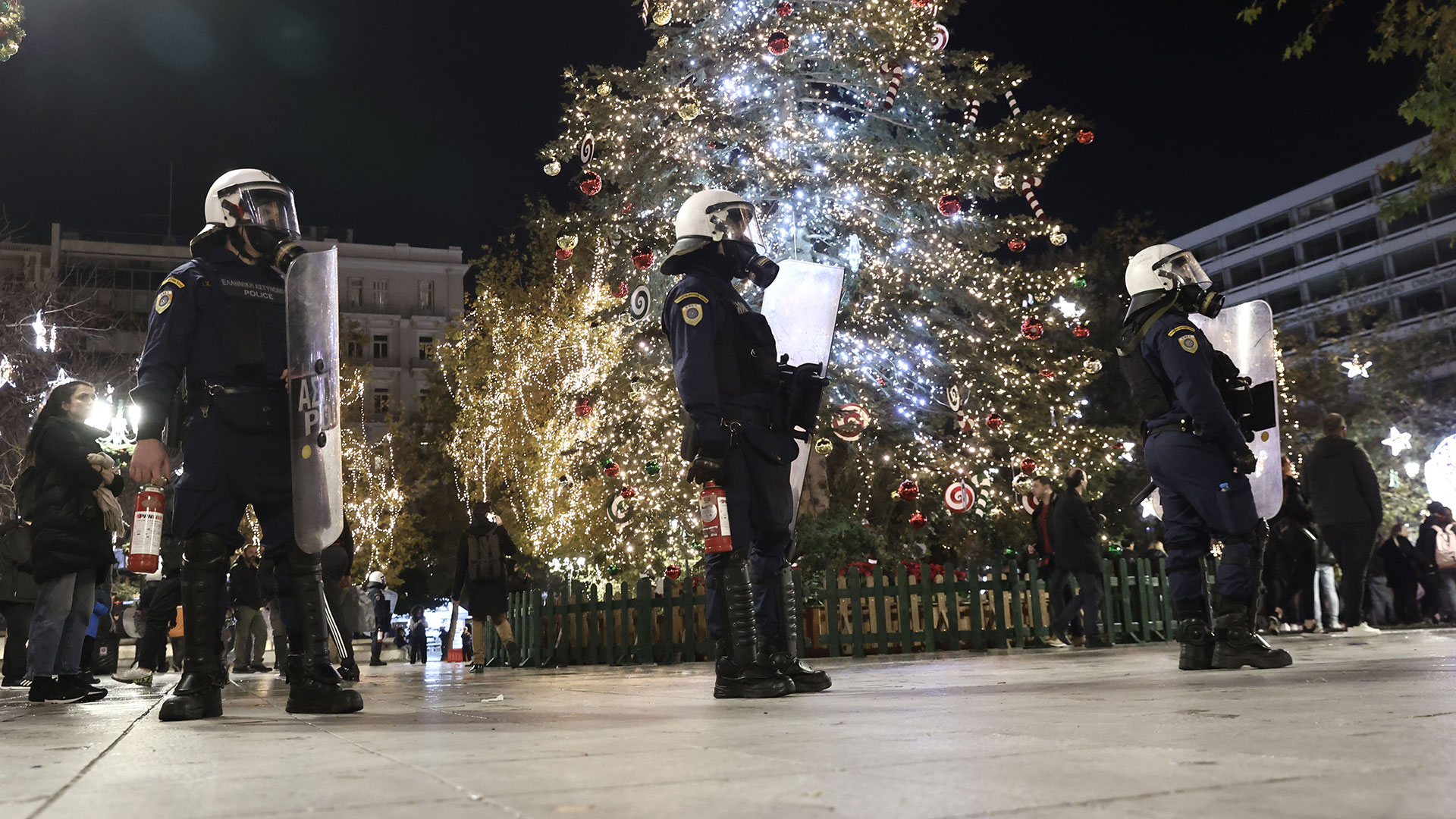Επέτειος δολοφονίας Γρηγορόπουλου: Μαζική η πορεία, 66 προσαγωγές-6