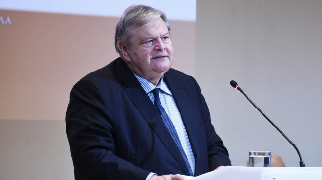 θεωρείο-ενα-παρασκήνιο-30-ετών-563383453