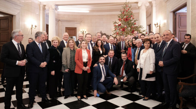 θεωρείο-φιλοφρονήσεις-στο-μαξίμου-563379640