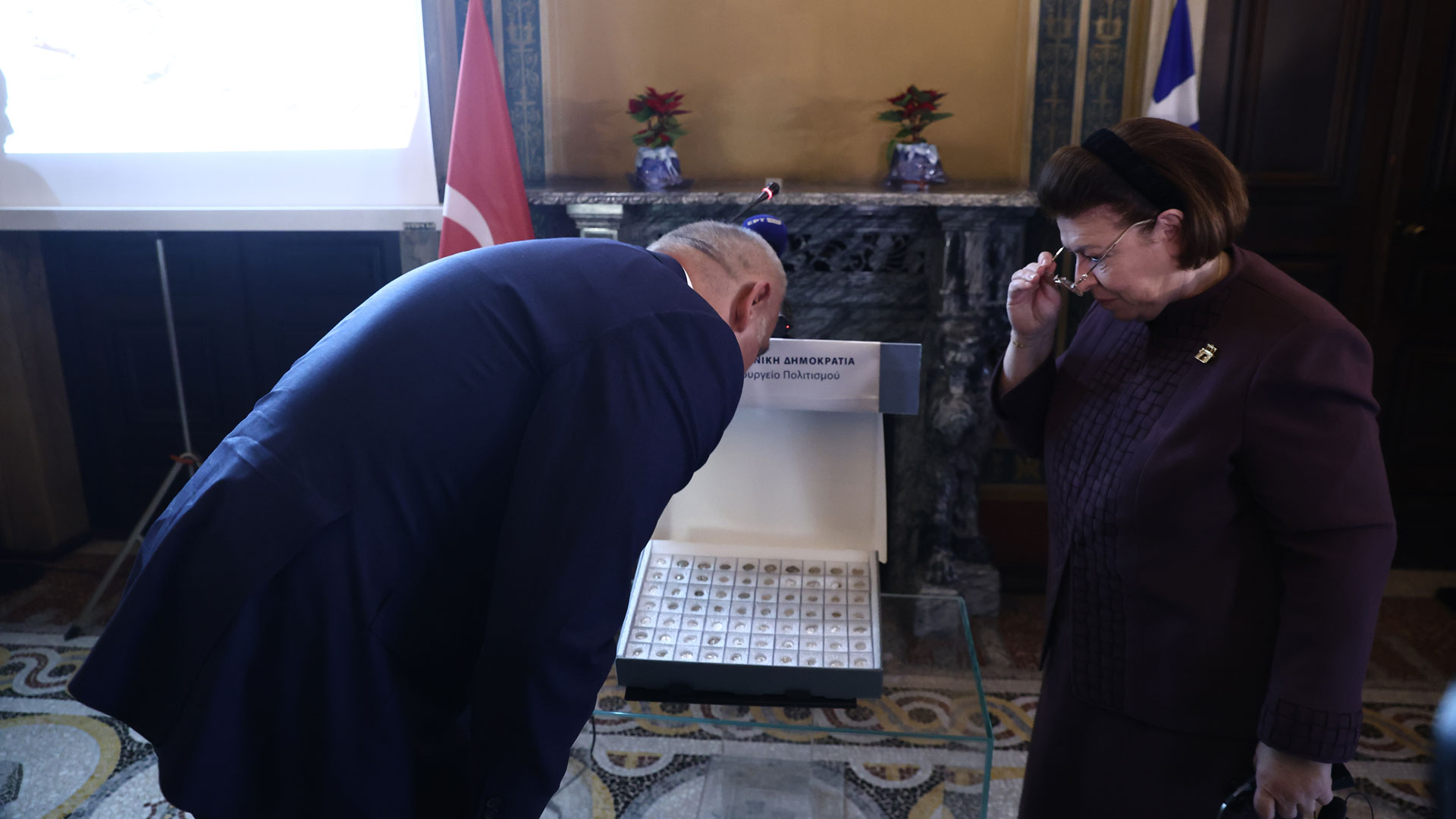 Επιστράφηκαν 1.055 αρχαία νομίσματα στην Τουρκία-1