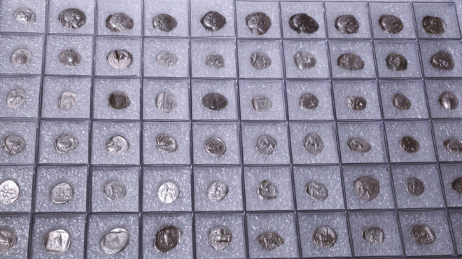 επιστράφηκαν-1-055-αρχαία-νομίσματα-στην-563382355