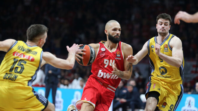 μία-από-τα-ίδια-στον-χρόνο-που-αφήνου-563395420