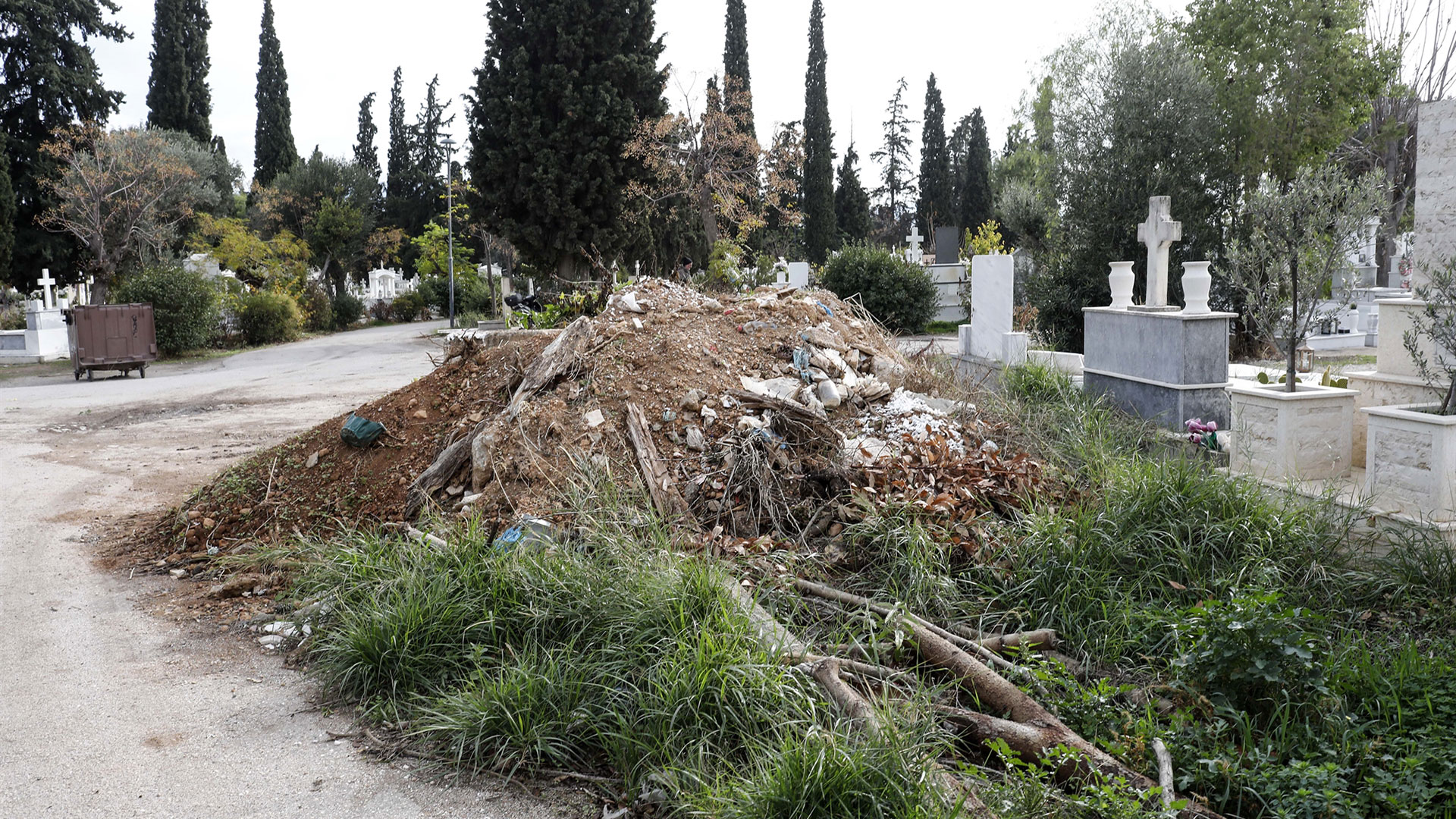 Γ΄ Νεκροταφείο: Δεν υπάρχει χώρος για τα οστά-1