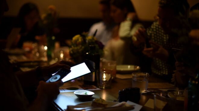 ενας-γενναίος-νέος-κόσμος-με-κλειστά-κ-563374144