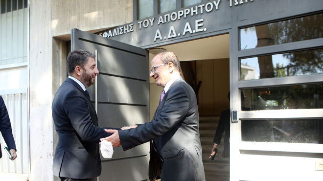 μπλεγμένες-γραμμές-για-την-προεδρί-563368036