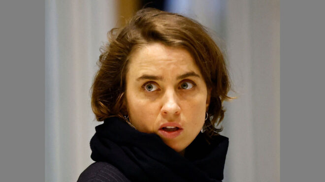 γαλλία-οργισμένη-η-αντέλ-ενέλ-αποχώρη-563369935