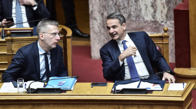 αλλαγές-στο-παζλ-του-μαξίμου-563367934