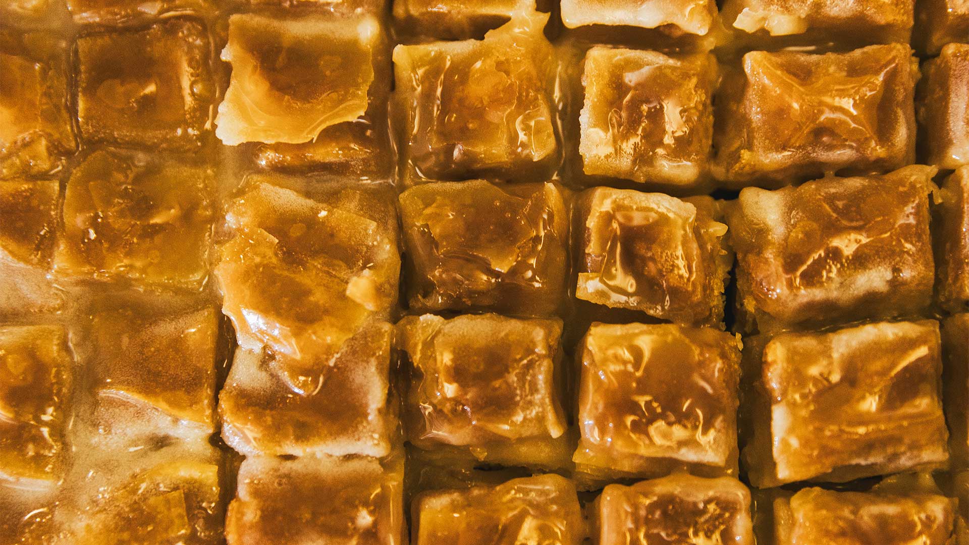 Μητροπολιτικόν: στο ιστορικό ζαχαροπλαστείο για «μανταρινάκια» και μπακλαβού-1