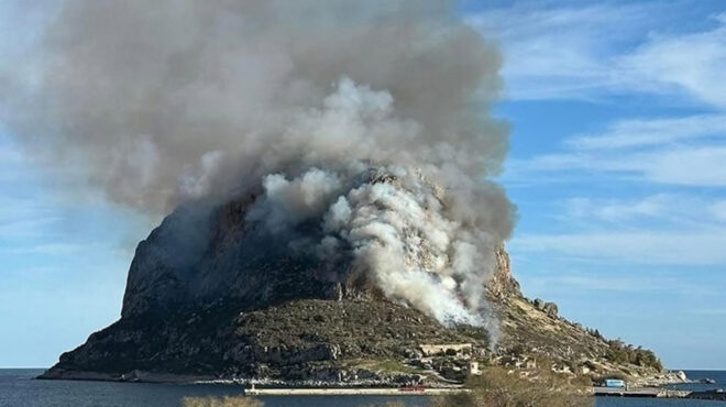 πυρκαγιά-στην-μονεμβασιά-επί-τόπου-δυ-563368624