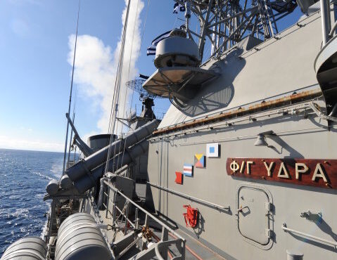 ελληνική-βοήθεια-στο-κίεβο-563392108