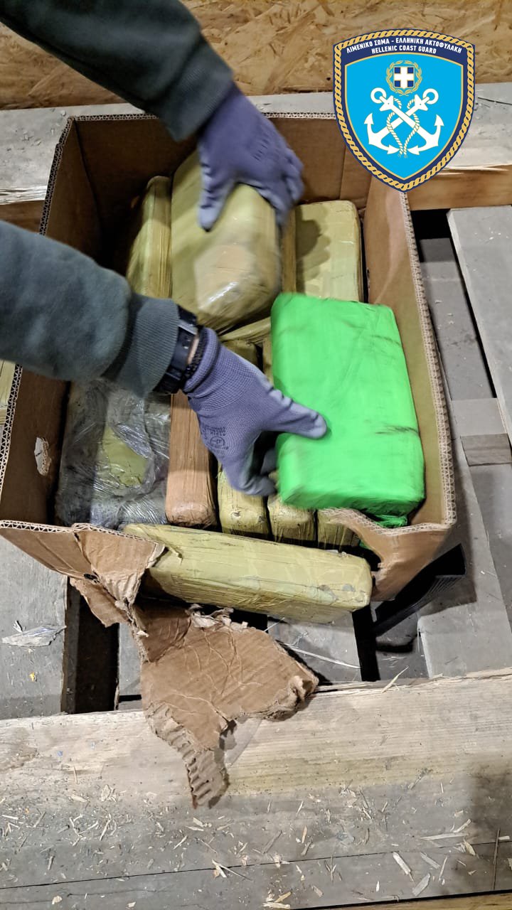 Πειραιάς: Κατάσχεση 26 κιλών κοκαΐνης στο λιμάνι – Δύο συλλήψεις-1