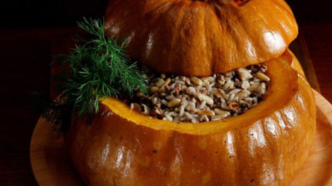 κολοκύθα-γεμιστή-ποια-γαλοπούλα-αυτέ-563390377