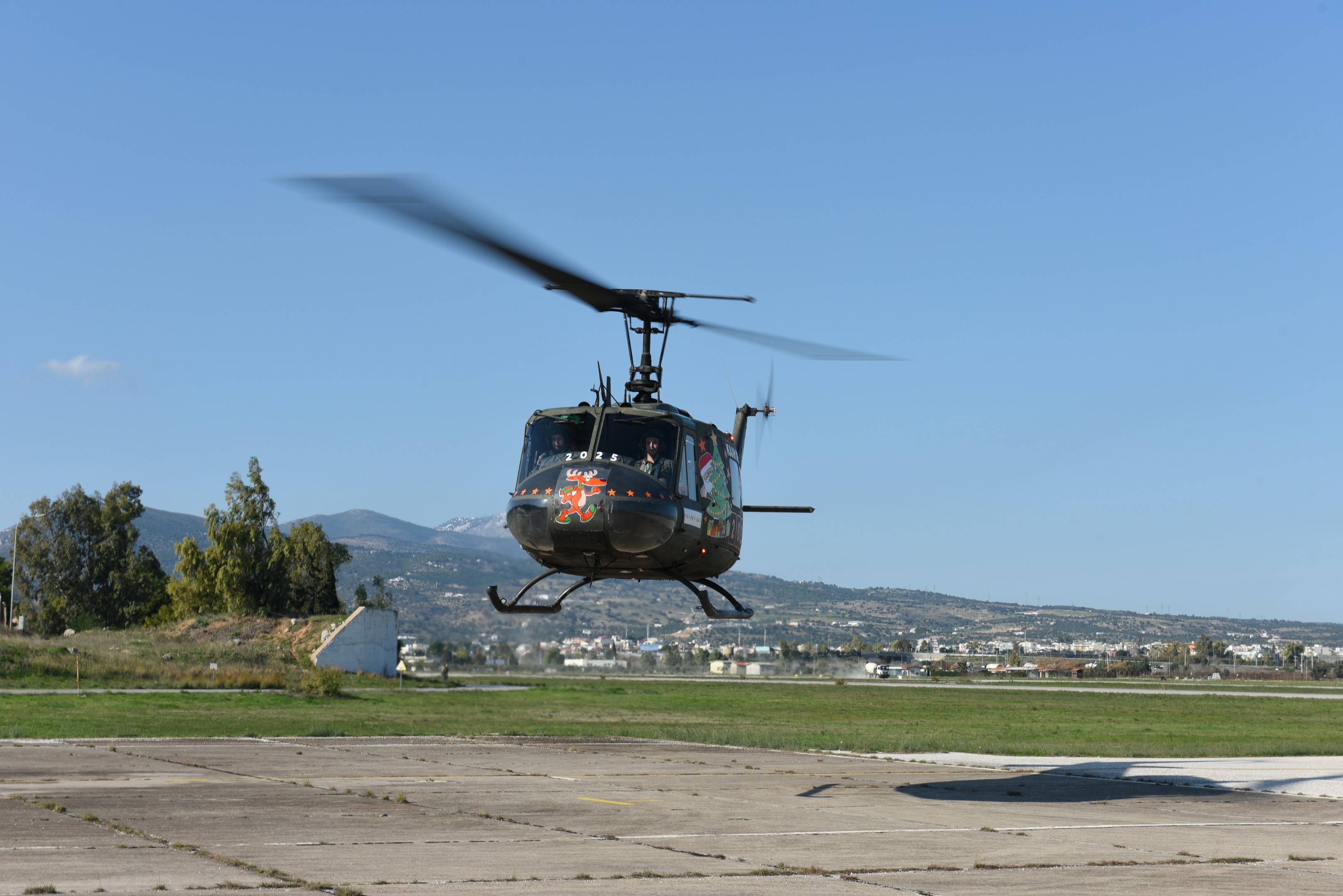 Ο Αϊ Βασίλης ήρθε με… ελικόπτερο-7