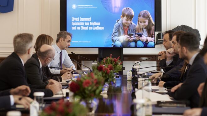 κυβέρνηση-τριπλή-φραγή-στα-social-media-για-τα-563379043