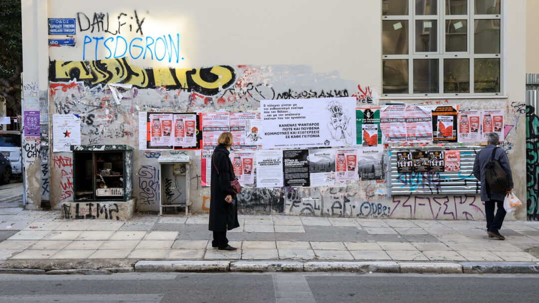 θέλουν-να-βγάλουν-μια-φωτογραφία-και-563388553