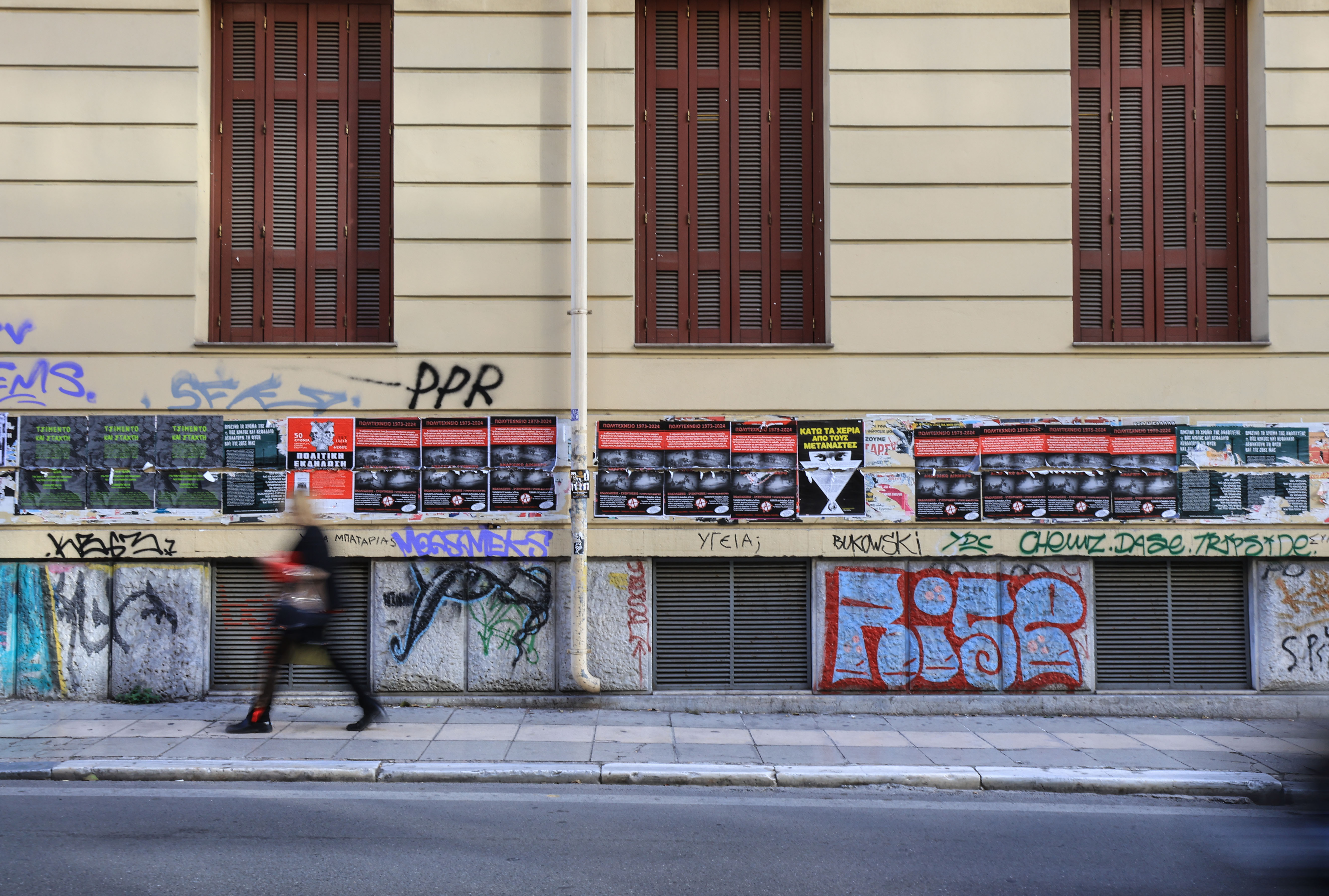 «Θέλουν να βγάλουν μια φωτογραφία και δεν βρίσκουν τοίχο καθαρό»-5