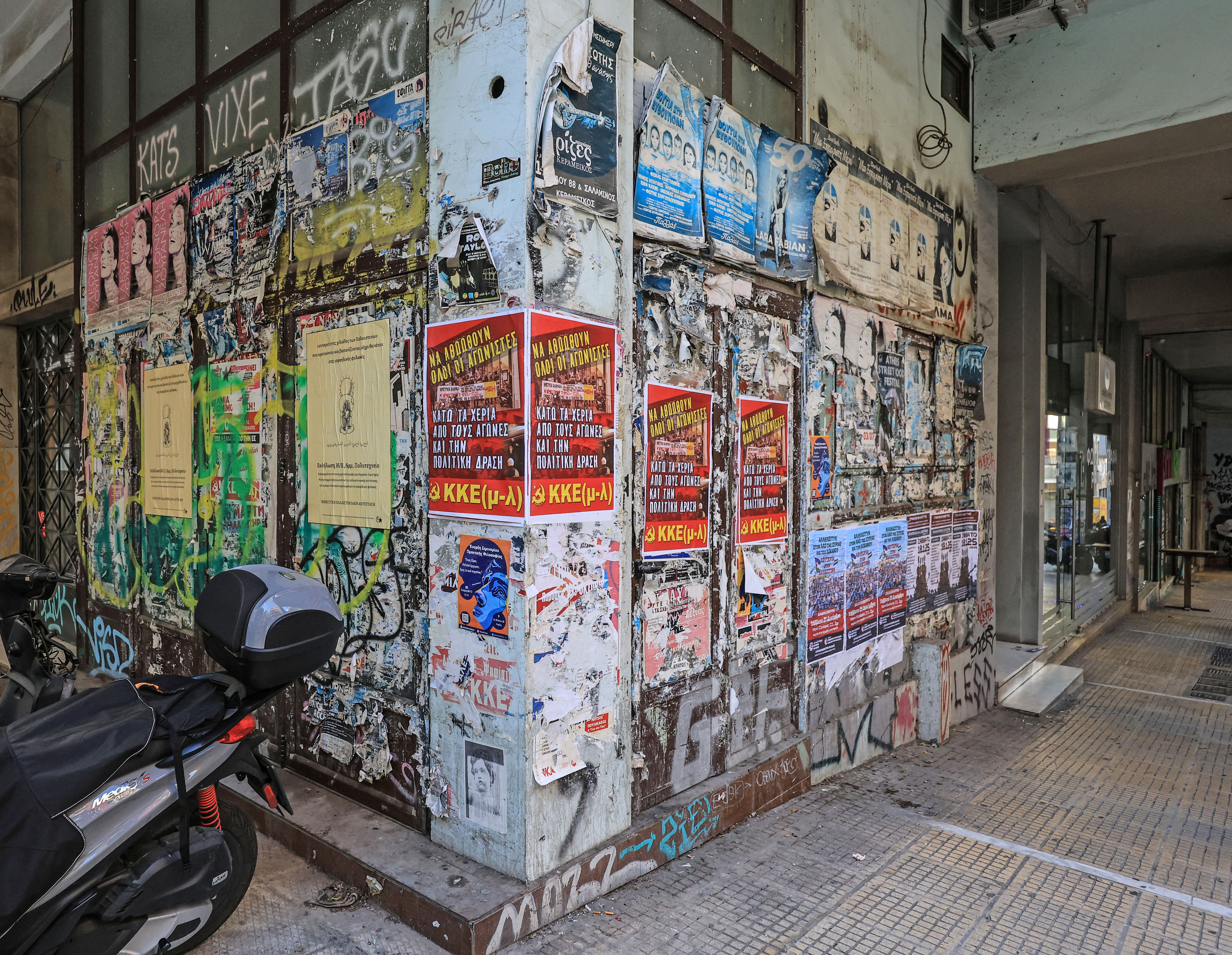 «Θέλουν να βγάλουν μια φωτογραφία και δεν βρίσκουν τοίχο καθαρό»-6