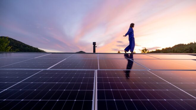 σκαπανέας-της-ηλιακής-ενέργειας-563386375