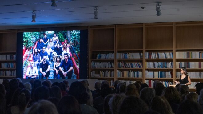κοκκίνου-κούρκουλας-φόρος-τιμής-563377348