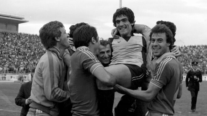 από-τον-τερματοφύλακα-γιατρό-στον-τερ-563364469