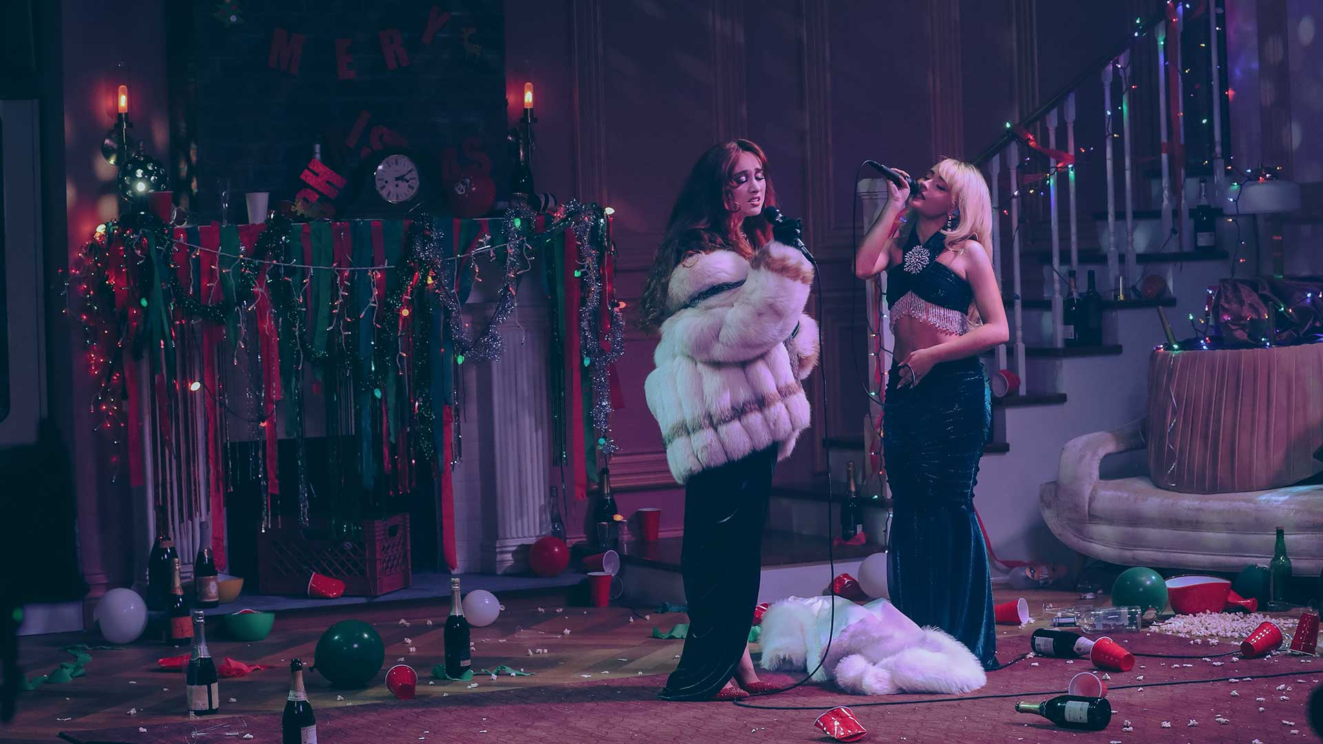 Είδαμε το εορταστικό σόου της Σαμπρίνα Κάρπεντερ στο Netflix-1