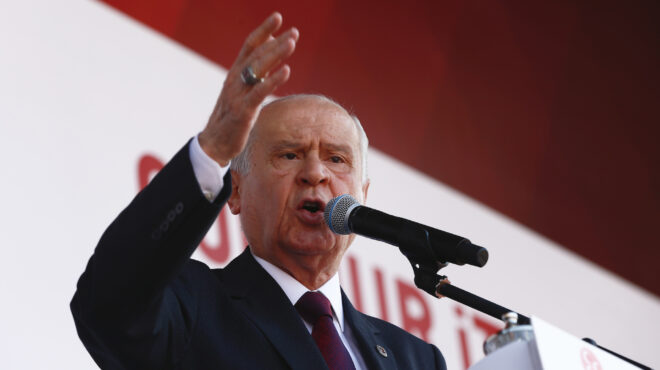 ντεβλέτ-μπαχτσελί-απειλεί-με-οθωμαν-563388406