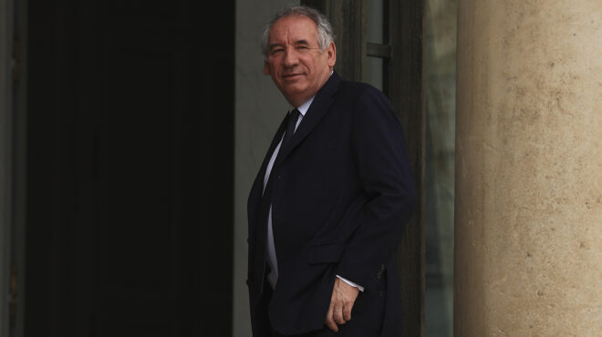 ο-μπαϊρού-επέλεξε-τη-διαπραγμάτευση-γ-563387386