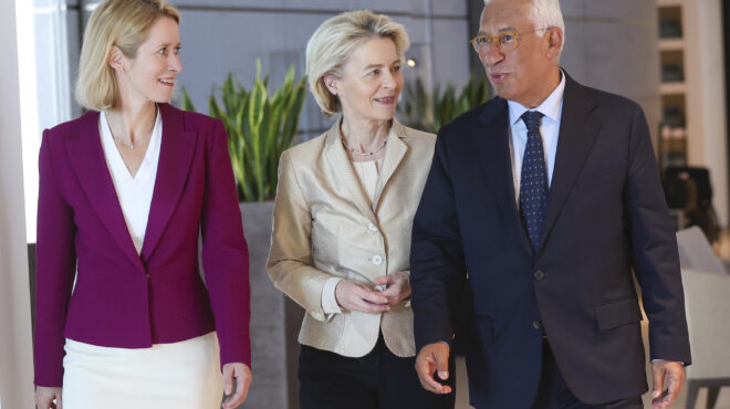 η-ε-ε-καλωσορίζει-την-πτώση-του-ασαντ-563363713