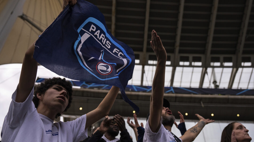 το-παρίσι-χωράει-μόνο-τη-μια-563386951