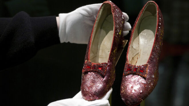 μάγος-του-οζ-28-εκατ-δολάρια-για-τα-εμβλη-563364004