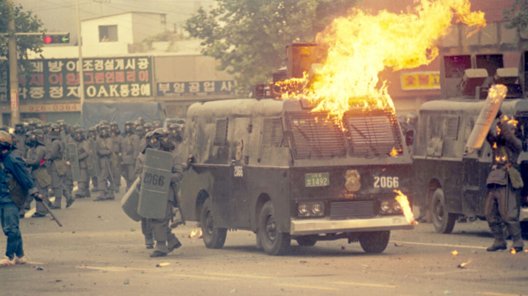 το-βαθύ-τραύμα-των-στρατιωτικών-νόμων-563355541