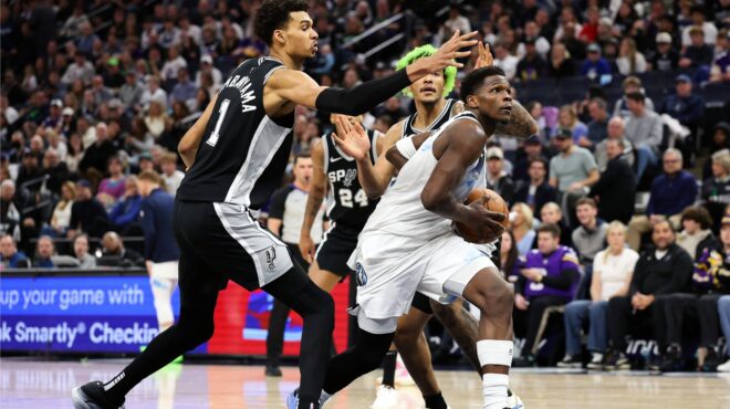 το-ξύλο-βγήκε-από-τον-παράδεισο-του-ν-563396437