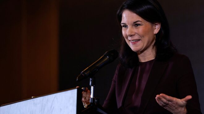 σκληρή-γλώσσα-μπέρμποκ-στο-πεκίνο-για-563351722