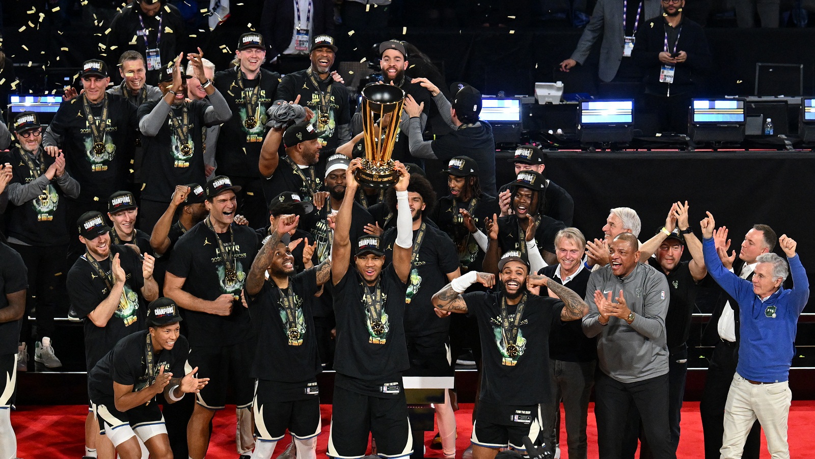 Εκπληκτικός Γιάννης οδήγησε τους Μπακς σε θριαμβευτική κατάκτηση του NBA Cup-1