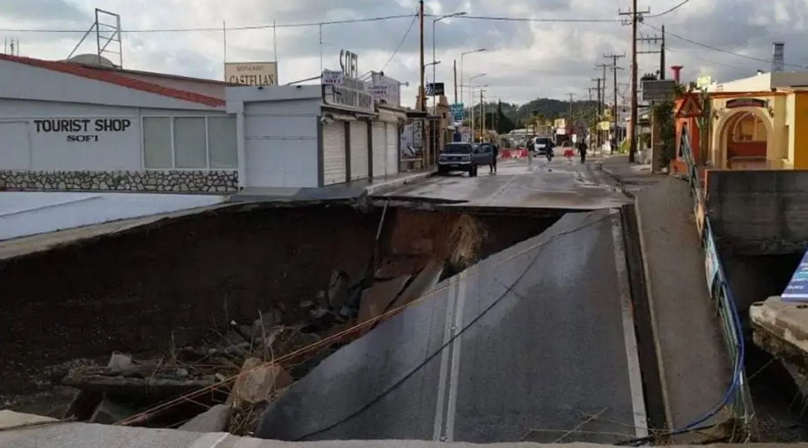 Ευθύμης Λέκκας: Οι λόγοι που προκάλεσαν τη μεγάλη πλημμύρα της Ρόδου-1