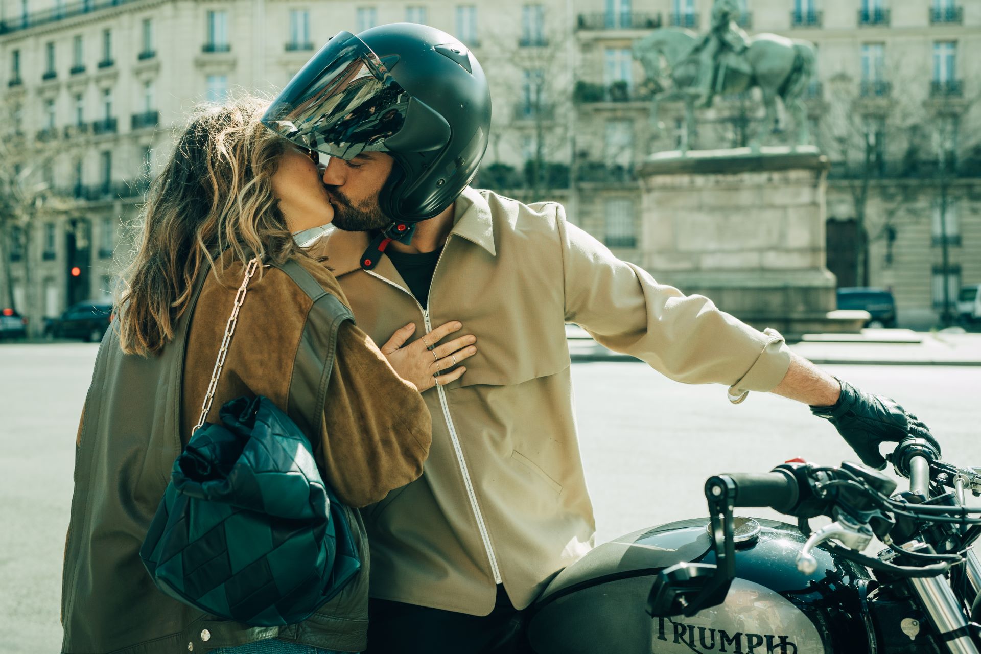 Ο απόλυτος τηλεοπτικός οδηγός των Χριστουγέννων: 3 σειρές & 3 ταινίες για να απολαύσεις μέσα στις γιορτές-3