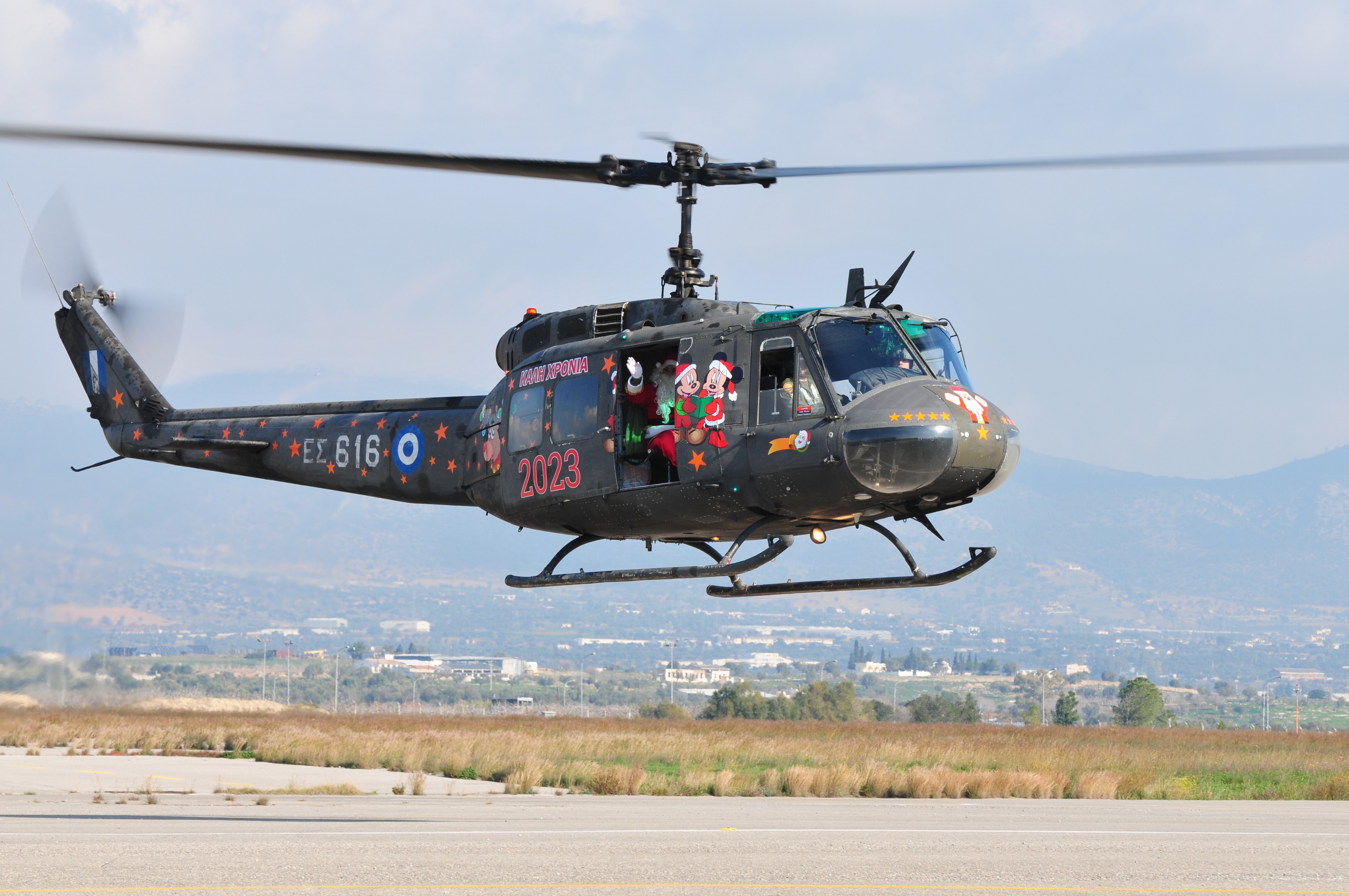 Ο Αϊ Βασίλης ήρθε με… ελικόπτερο-6