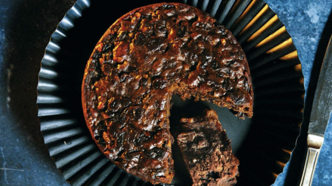 fruit-cake-το-αγγλικό-χριστουγεννιάτικο-κέικ-563364373