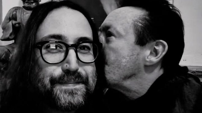 το-φιλί-των-αδερφών-λένον-στο-εμβληματ-563376310