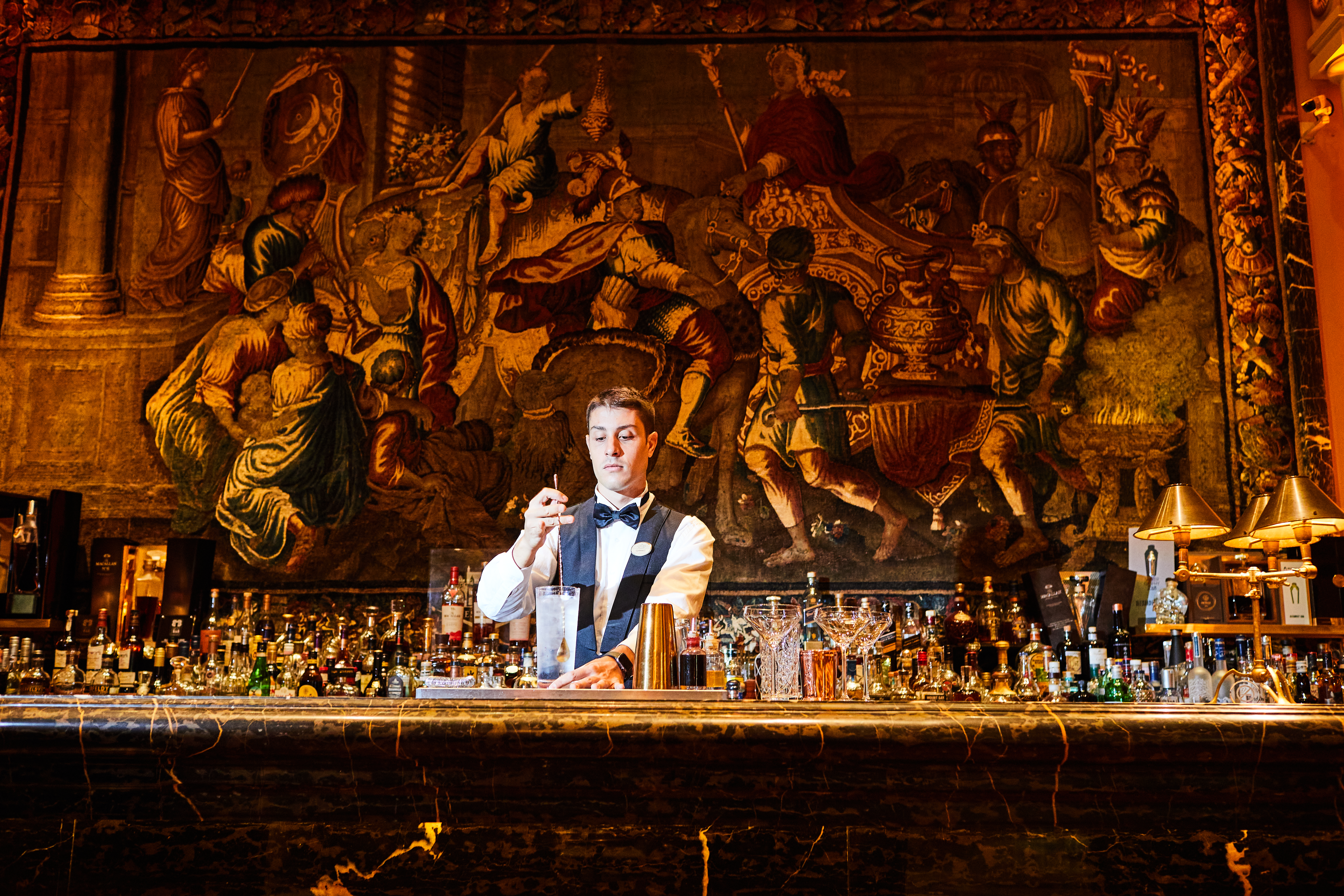 Εξι μπαρ για εκλεκτά αποστάγματα-1