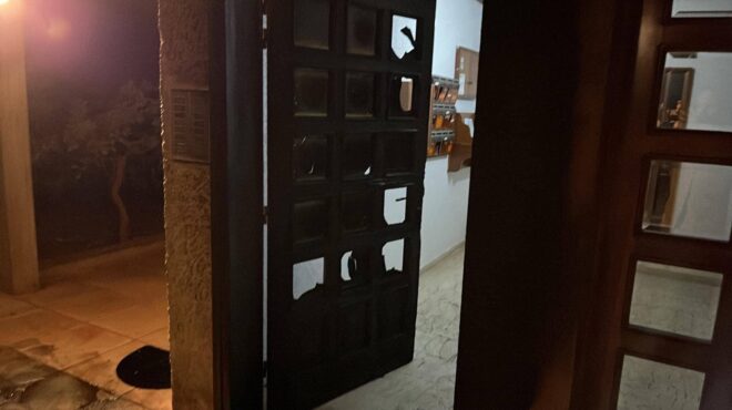 γλυφάδα-εκρηξη-σε-είσοδο-πολυκατοικί-563353411