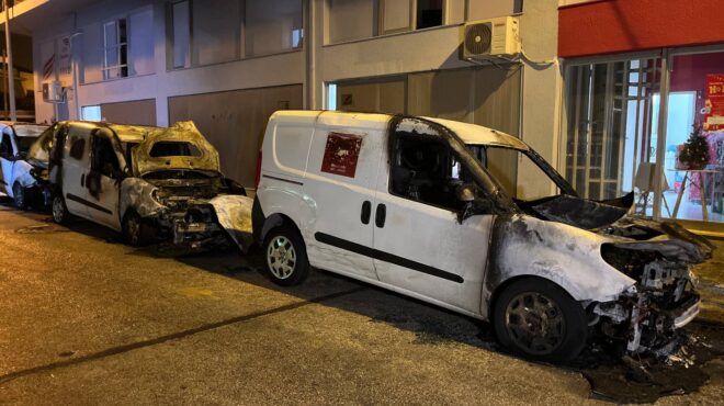 καλλιθέα-αγνωστοι-έκαψαν-τρία-οχήματ-563371747