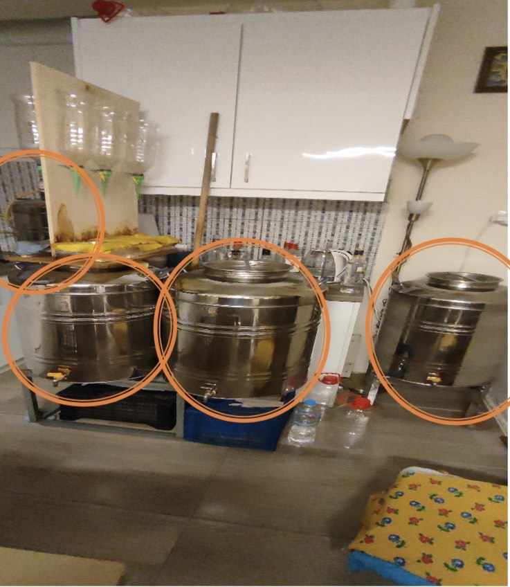 Τα εργαστήρια της σπείρας που έφτιαχνε και διακινούσε ποτά «μπόμπες» στην Αττική-1