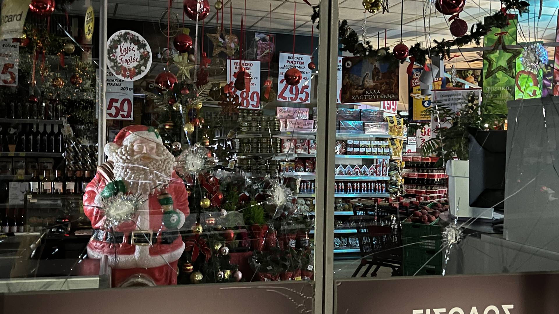 Αγνωστοι προκάλεσαν φθορές σε ΑΤΜ και έξι σούπερ μάρκετ τα ξημερώματα-2