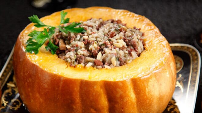 κολοκύθα-γεμιστή-με-κιμά-και-ρύζι-563375572