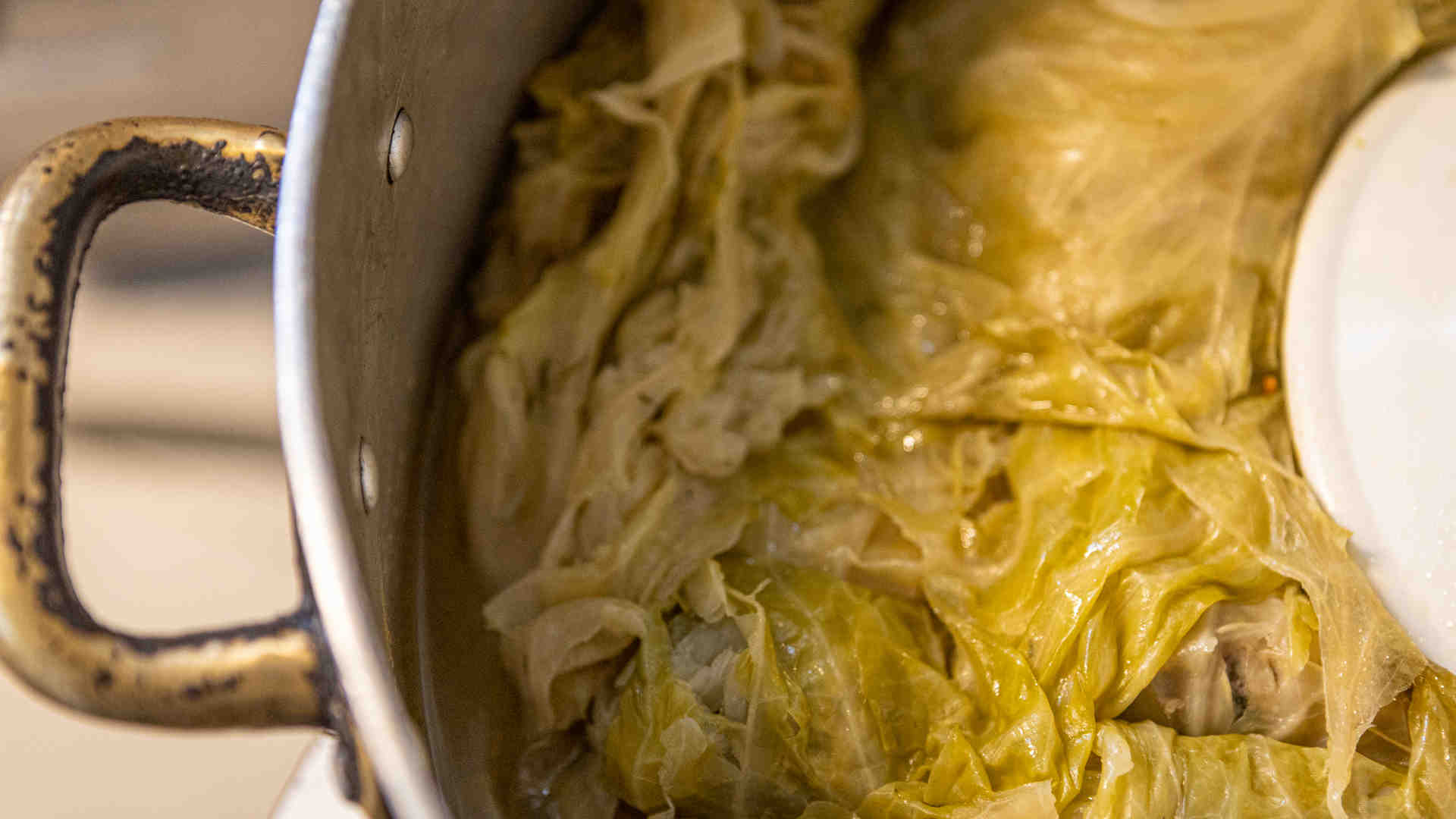 Λαχανοντολμάδες: το πιο comfort φαγητό του χειμώνα σε 5 μαγαζιά της Αθήνας-6